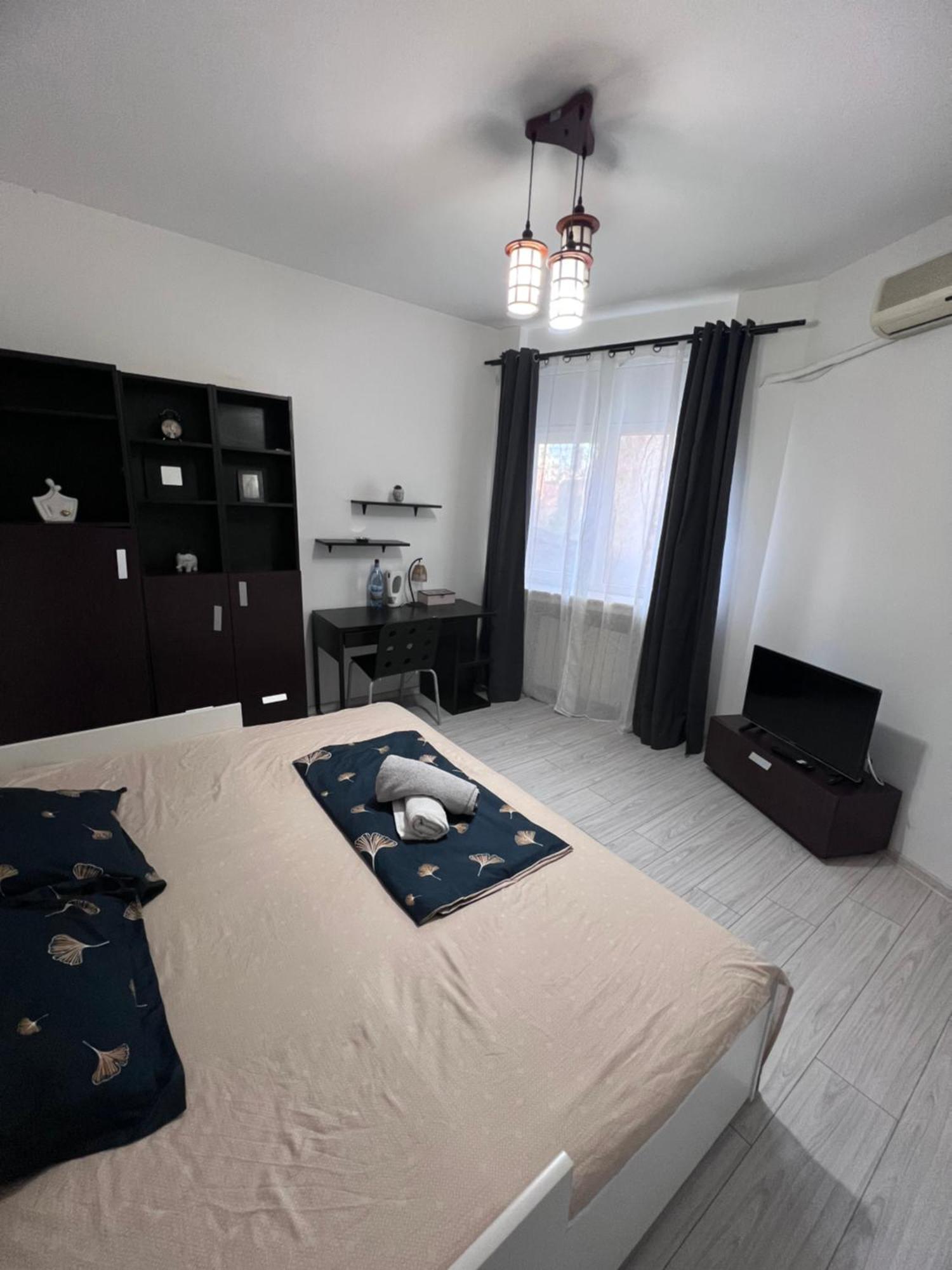 Mona's 5 * Bucarest