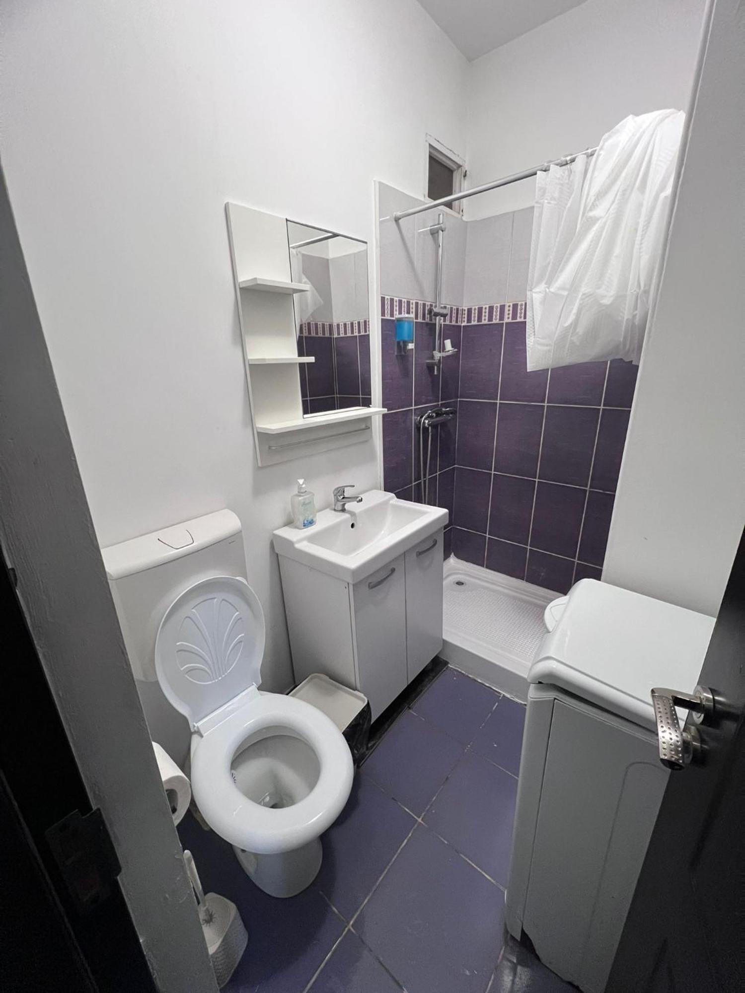 Mona's 5 * Bucarest